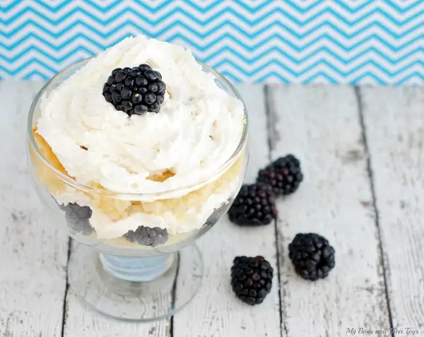 Blackberry Trifle in clear dish with blackberries
