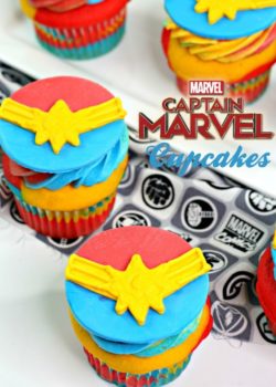 Captain Marvel cupcakes