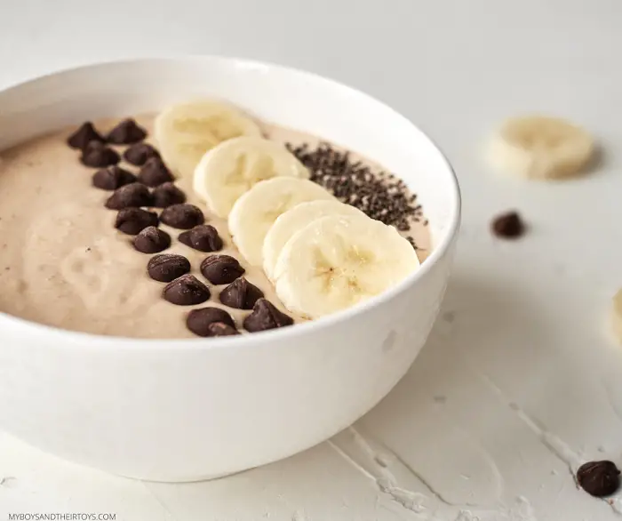banana peanut butter smoothie bowl