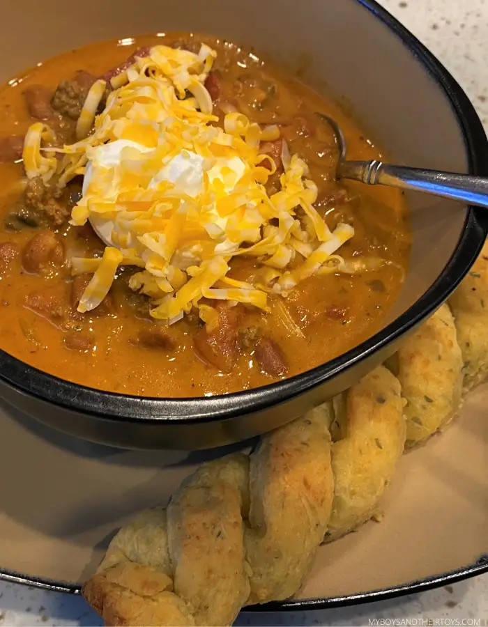spicy beef chili and breadsticks